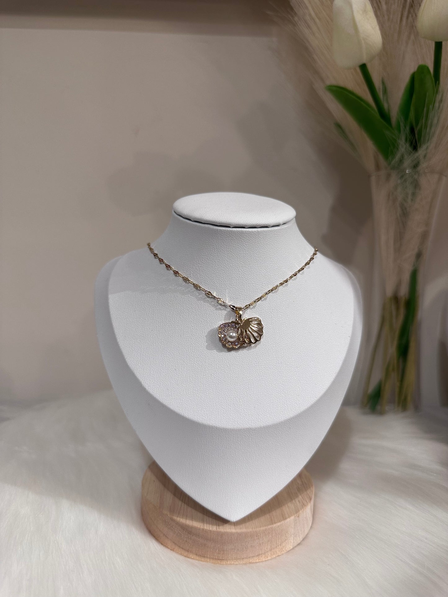 Shell W/ Pearl Necklace